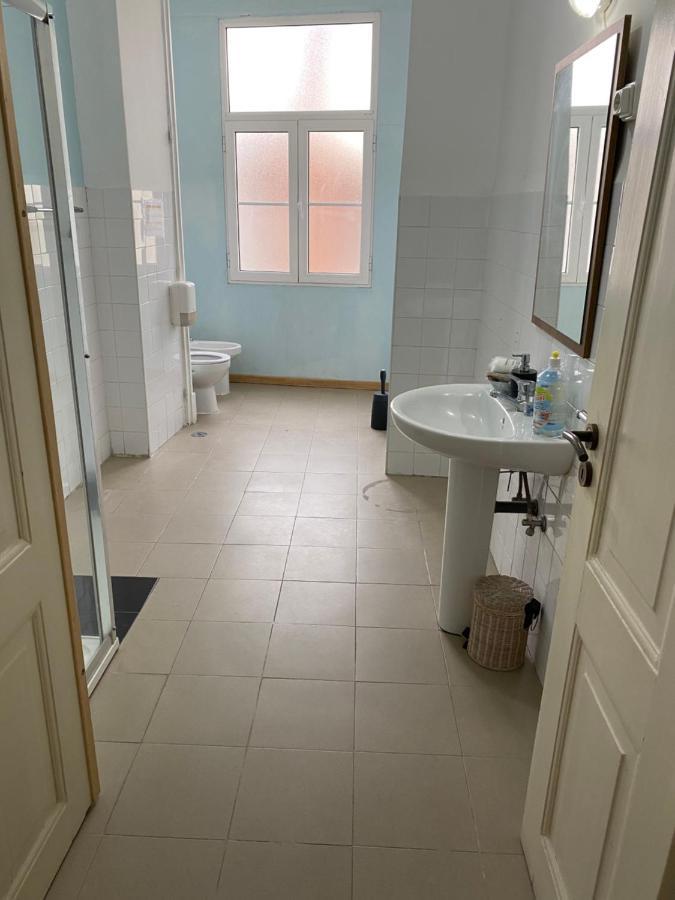 ליסבון Nature Chiado 2- Cozy Little Double Room With Shared Bathroom מראה חיצוני תמונה