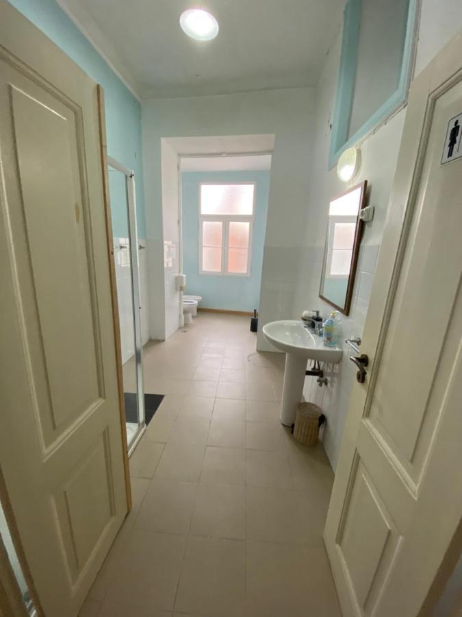 ליסבון Nature Chiado 2- Cozy Little Double Room With Shared Bathroom מראה חיצוני תמונה
